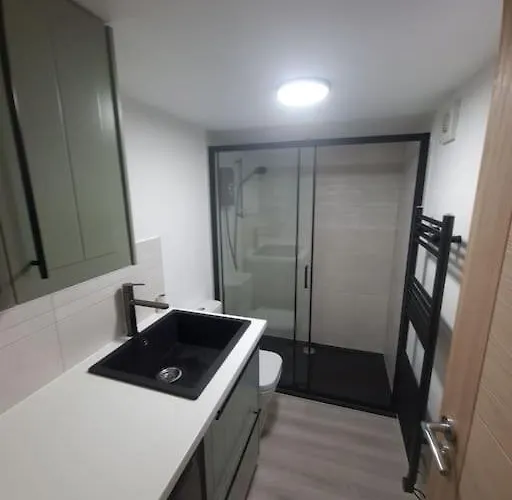 דירה Converted Garage Ensuite