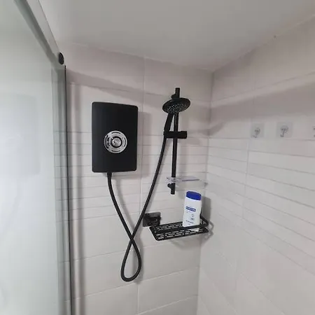 شقة Converted Garage Ensuite