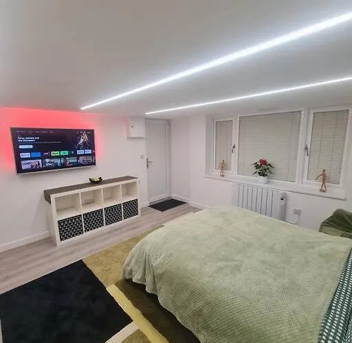 Converted Garage Ensuite * Bristol