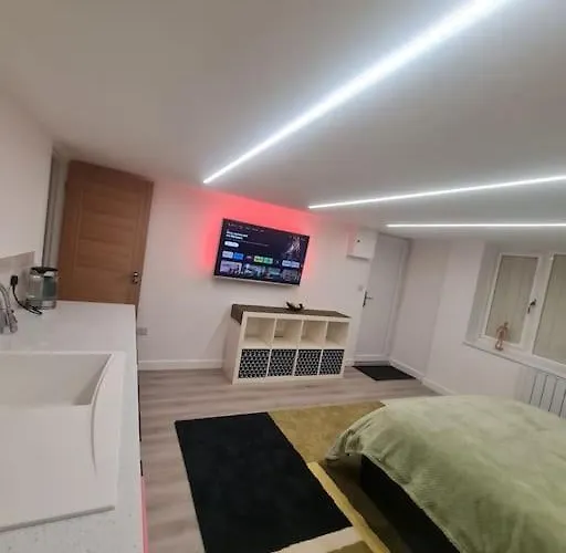 Apartament Converted Garage Ensuite *